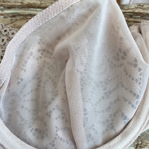 3/$15. Gorgeous little lace bra-let made by hop Lun in size 32C - Picture 5 of 8